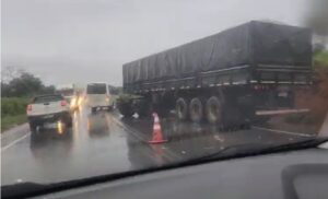 Acidente na BR-163 entre Sinop e Sorriso não deixa feridos, mas gera transtornos no trânsito