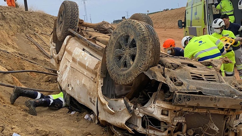 Sorriso: Condutor fica ferido em capotamento de caminhonete na BR-163