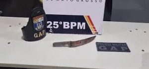 Mulher é esfaqueada após ser seguida por homem e agressor é detido por populares em MT