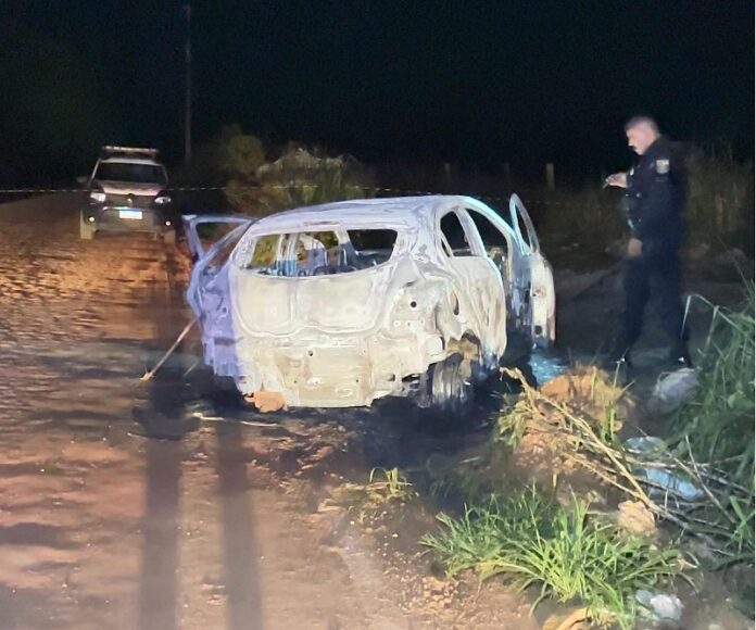 Corpo é encontrado dentro de carro em chamas na Estrada Adalgiza, em Sinop