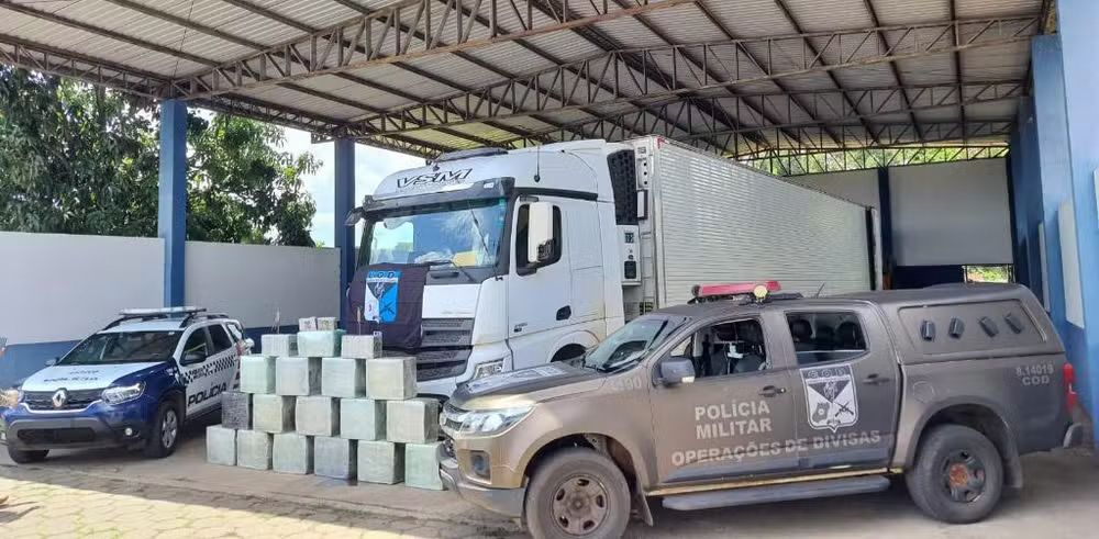 Motorista é preso com 500 kg de cocaína escondidos em caminhão frigorífico em MT